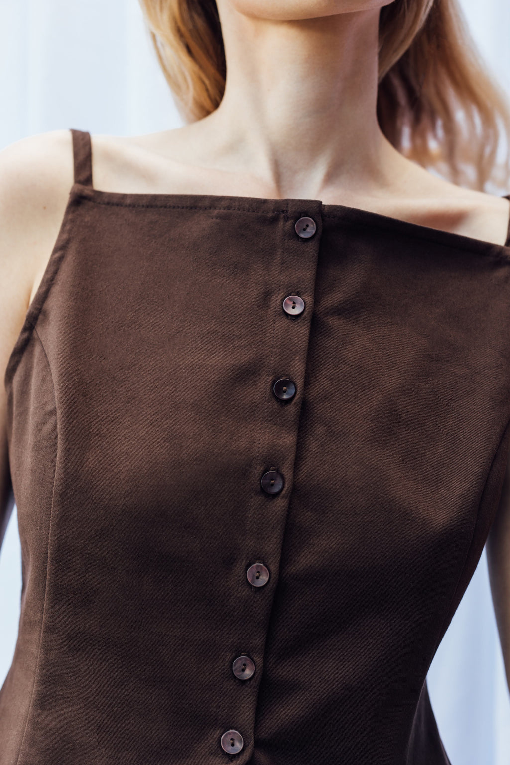 TOP CHOKKI BROWN