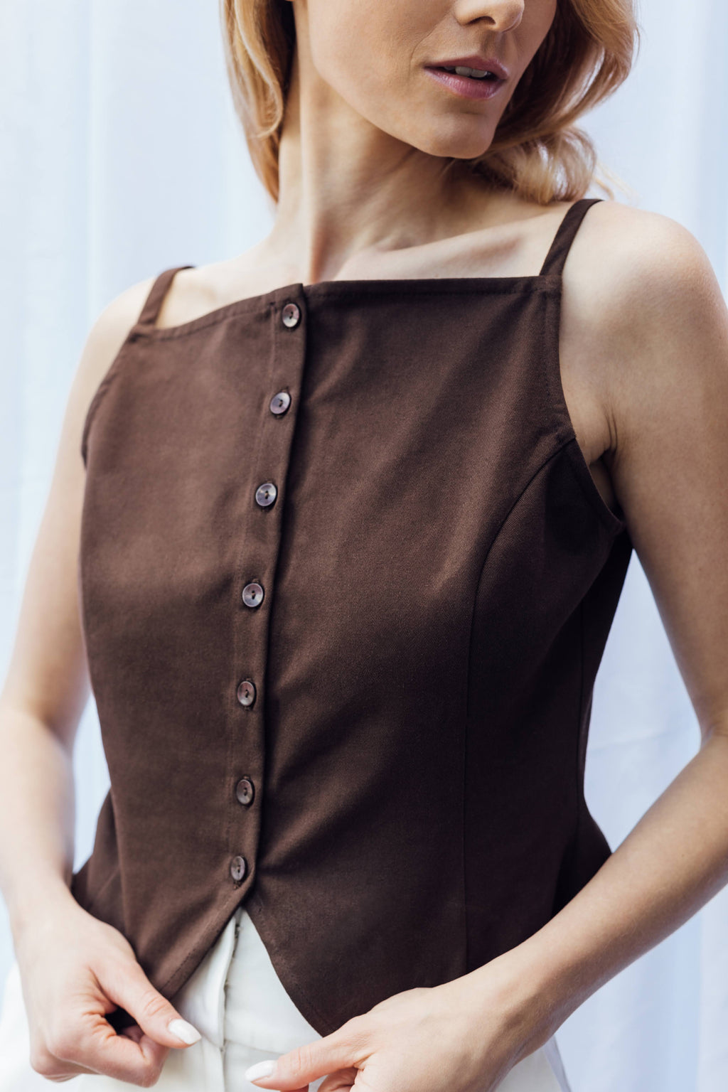TOP CHOKKI BROWN