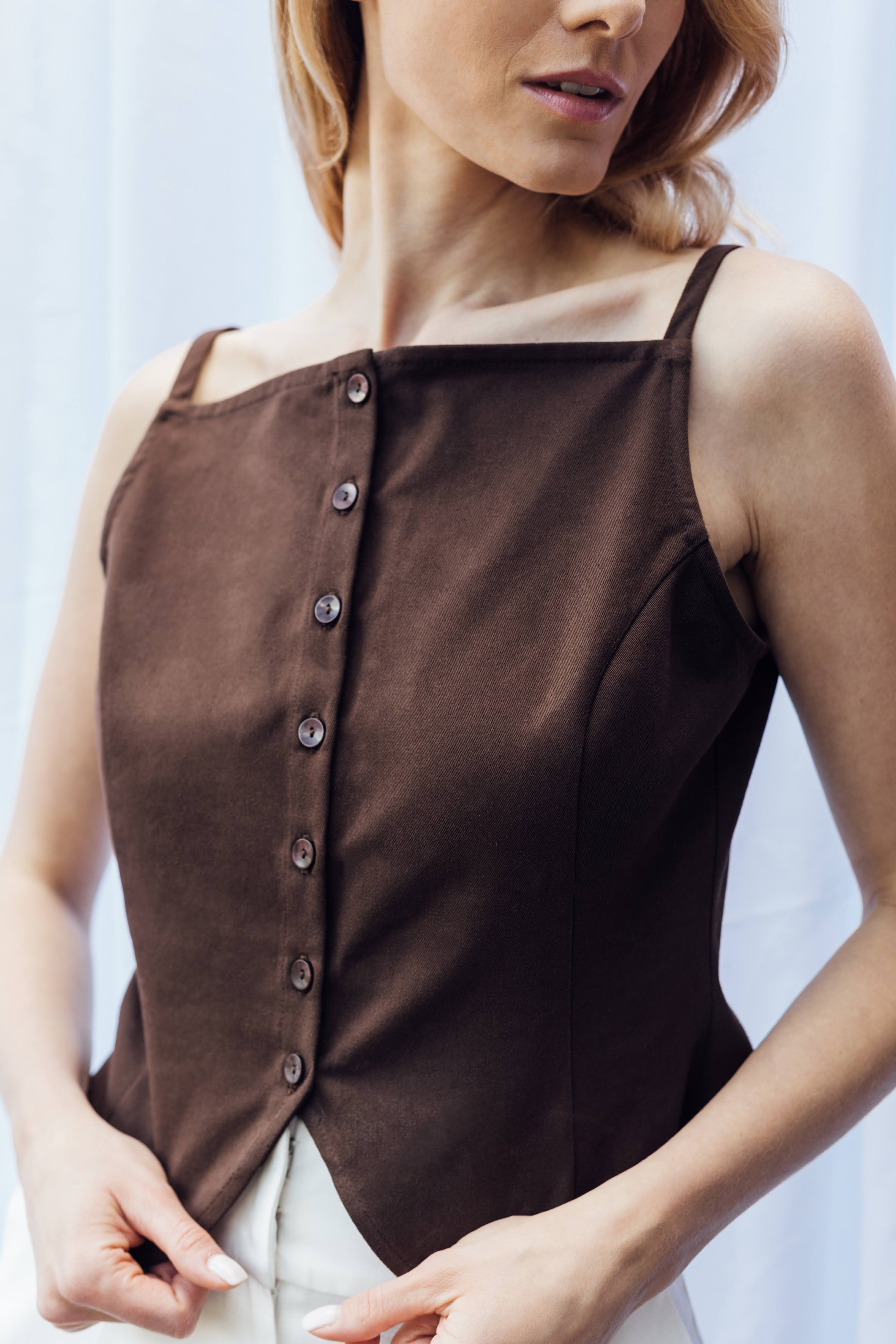 TOP CHOKKI BROWN